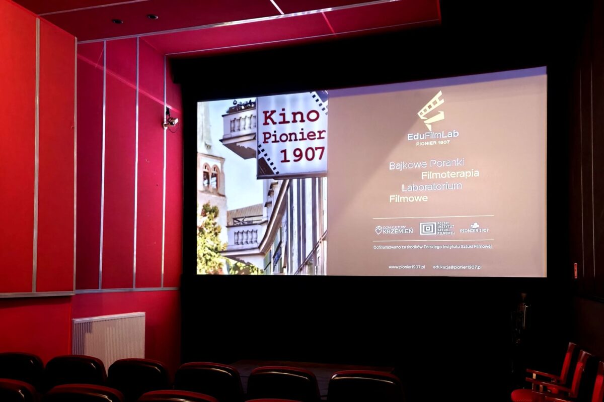 Zima która przyszła nagle – o historii widzianej obcymi oczami.